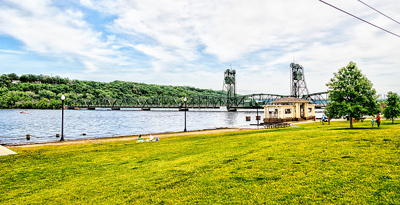 R6225837_8_9