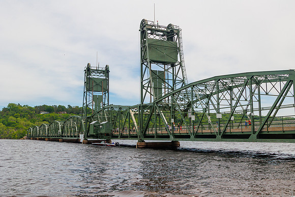 R6225873