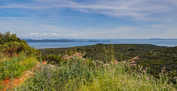 R6225187_8_9