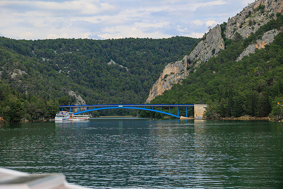 R6225826